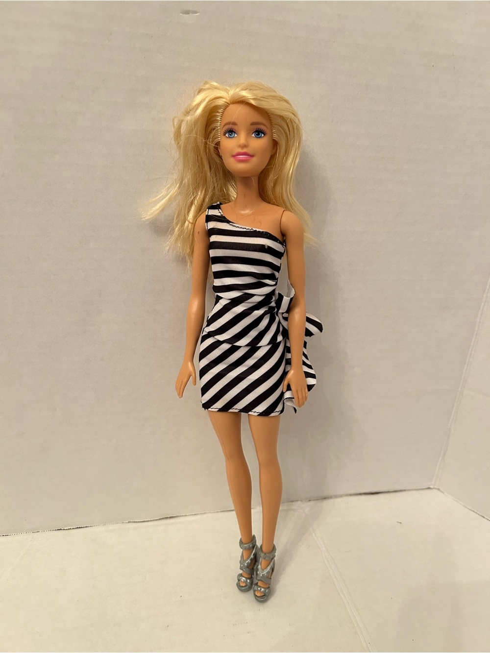 Barbie 60th Anniversary - 1959
Doll Black & White Dress